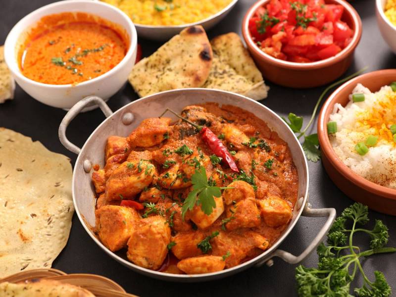 Des plats indiens à base de poulet par le restaurant Ganesha à Strasbourg